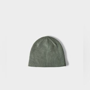 NWT Aritzia Golden Merino Wool Short Skull Beanie Smoky Sage